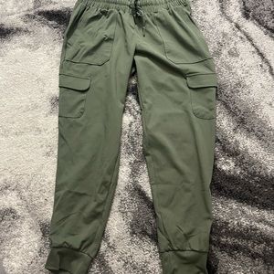 Green cargo joggers